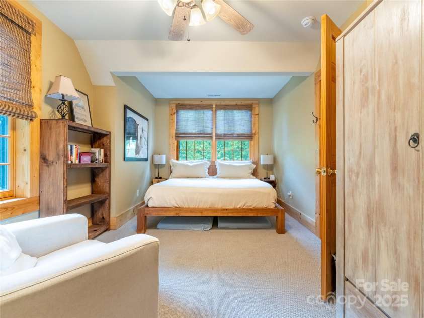 128 Hadleigh Way, Burnsville, NC 28714.  MLS# CAR4178760, YatesRealty ID 9822. 