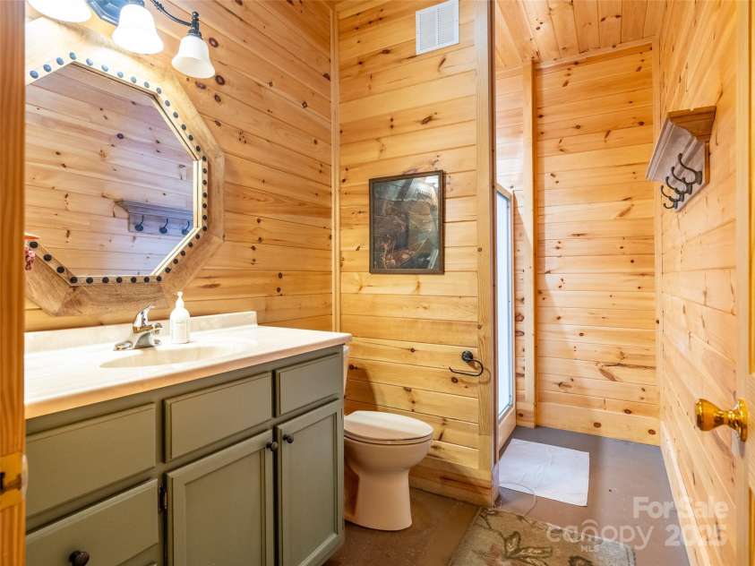 128 Hadleigh Way, Burnsville, NC 28714.  MLS# CAR4178760, YatesRealty ID 9822. 