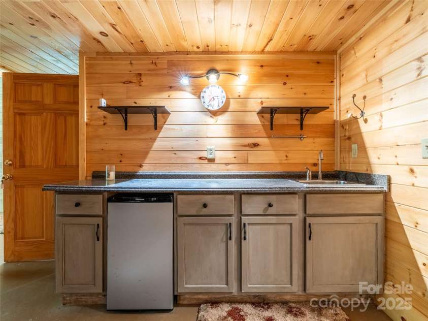 128 Hadleigh Way, Burnsville, NC 28714.  MLS# CAR4178760, YatesRealty ID 9822. 