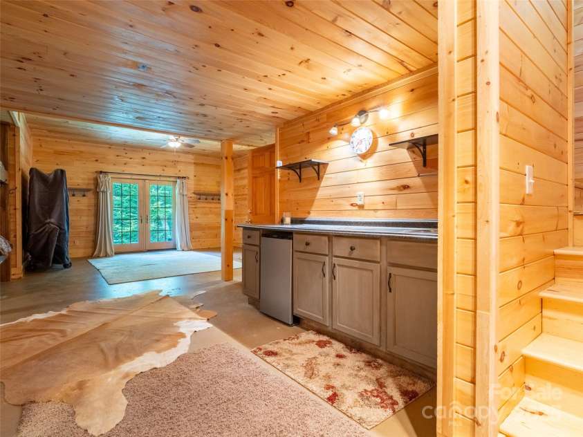 128 Hadleigh Way, Burnsville, NC 28714.  MLS# CAR4178760, YatesRealty ID 9822. 