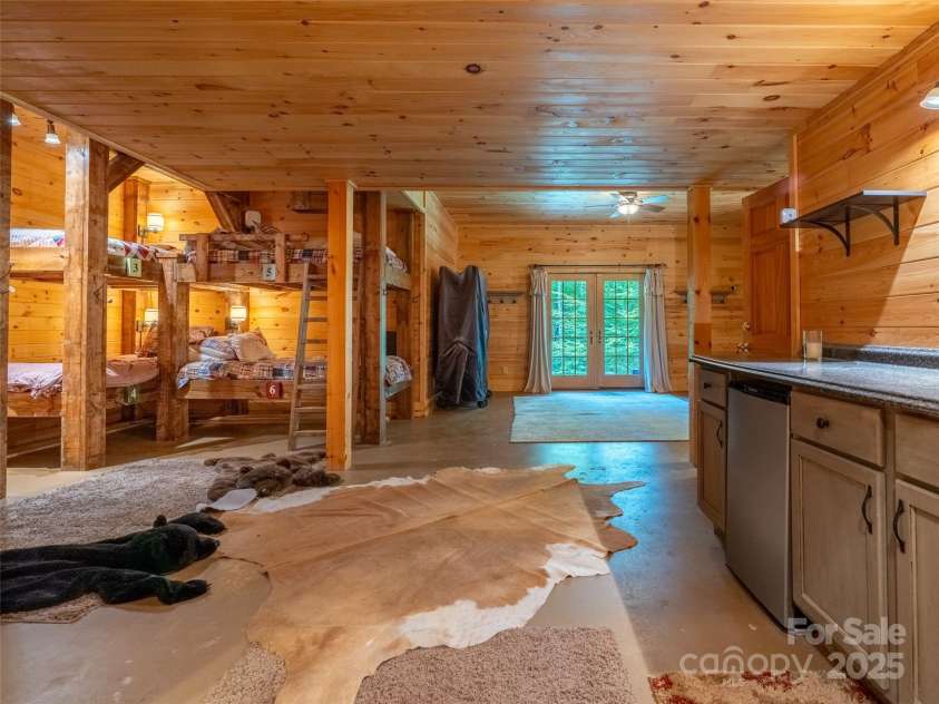 128 Hadleigh Way, Burnsville, NC 28714.  MLS# CAR4178760, YatesRealty ID 9822. 