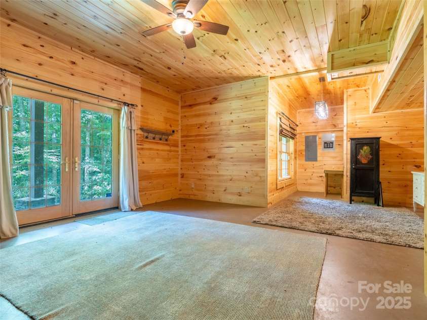 128 Hadleigh Way, Burnsville, NC 28714.  MLS# CAR4178760, YatesRealty ID 9822. 
