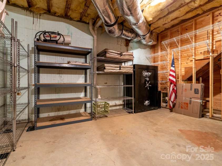 128 Hadleigh Way, Burnsville, NC 28714.  MLS# CAR4178760, YatesRealty ID 9822. 