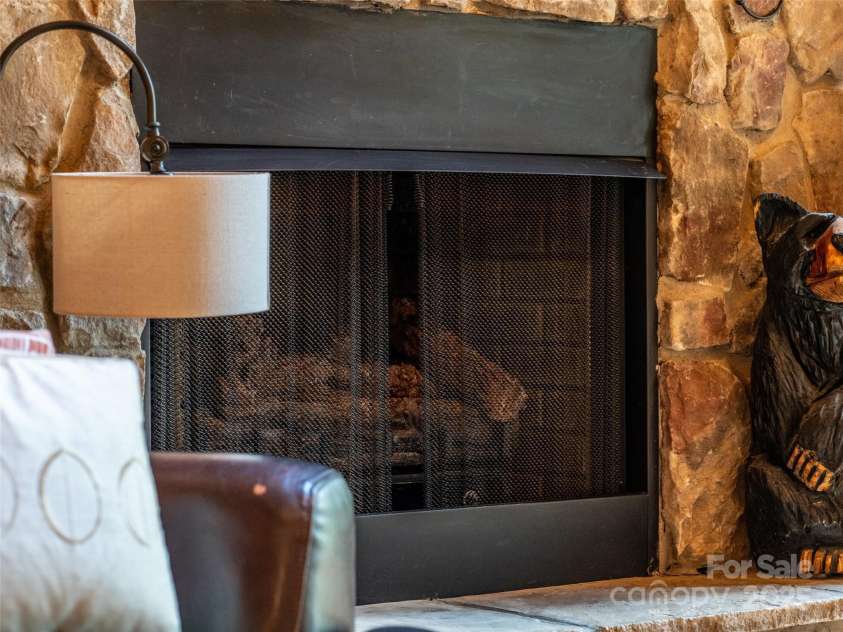 128 Hadleigh Way, Burnsville, NC 28714.  MLS# CAR4178760, YatesRealty ID 9822. 