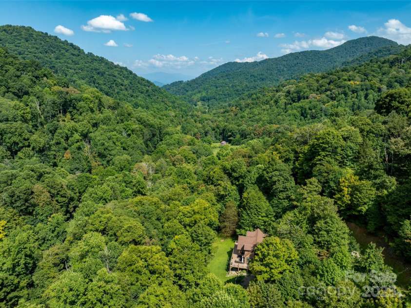 128 Hadleigh Way, Burnsville, NC 28714.  MLS# CAR4178760, YatesRealty ID 9822. 