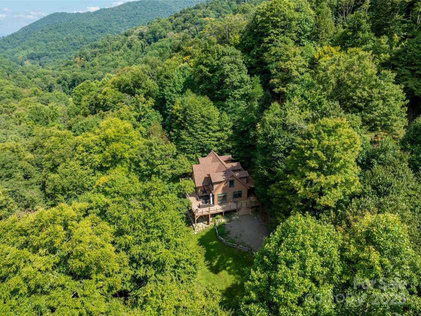 128 Hadleigh Way, Burnsville, NC 28714.  MLS# CAR4178760, YatesRealty ID 9822. 