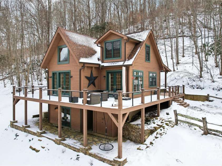 128 Hadleigh Way, Burnsville, NC 28714.  MLS# CAR4178760, YatesRealty ID 9822. 