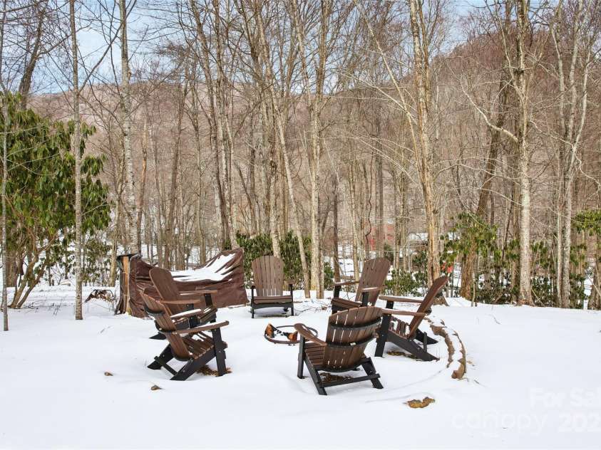 128 Hadleigh Way, Burnsville, NC 28714.  MLS# CAR4178760, YatesRealty ID 9822. 