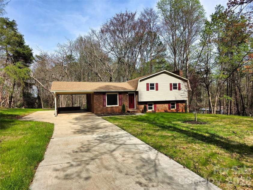 323 Mount Bethel Road, Harmony, NC 28634.  MLS# CAR4357269, YatesRealty ID 9824. 