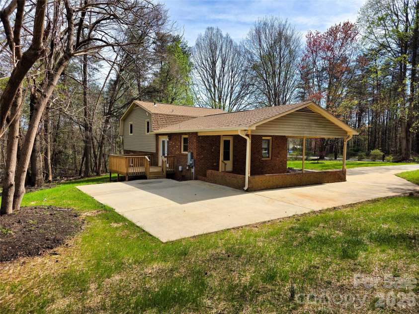323 Mount Bethel Road, Harmony, NC 28634.  MLS# CAR4357269, YatesRealty ID 9824. 