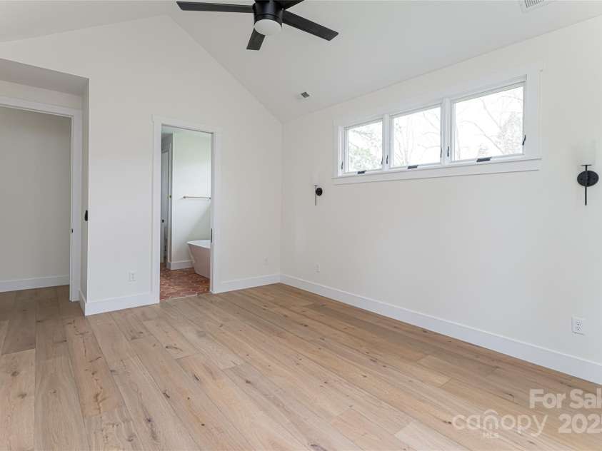 251 Bee Tree Road, Swannanoa, NC 28778.  MLS# CAR4238018, YatesRealty ID 9826. Primary suire