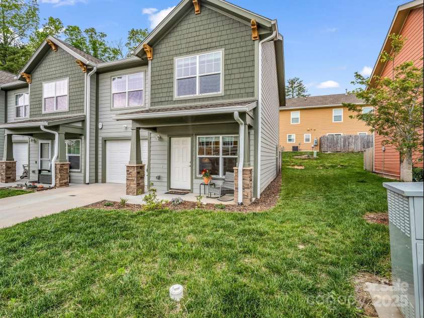 1215 Pauline Trail Drive, Arden, NC 28704.  MLS# CAR4253882, YatesRealty ID 9827. 