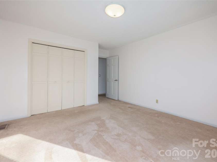 682 Cecil Street, Thomasville, NC 27360.  MLS# CAR4411361, YatesRealty ID 9827. Bedroom