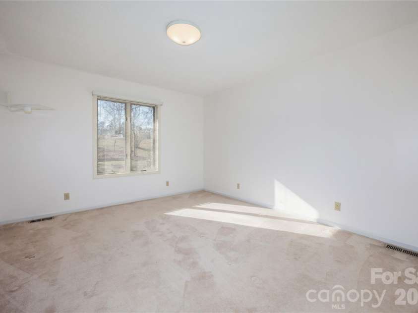682 Cecil Street, Thomasville, NC 27360.  MLS# CAR4411361, YatesRealty ID 9827. Bedroom