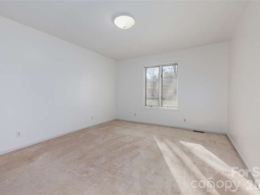 682 Cecil Street, Thomasville, NC 27360.  MLS# CAR4411361, YatesRealty ID 9827. Bedroom