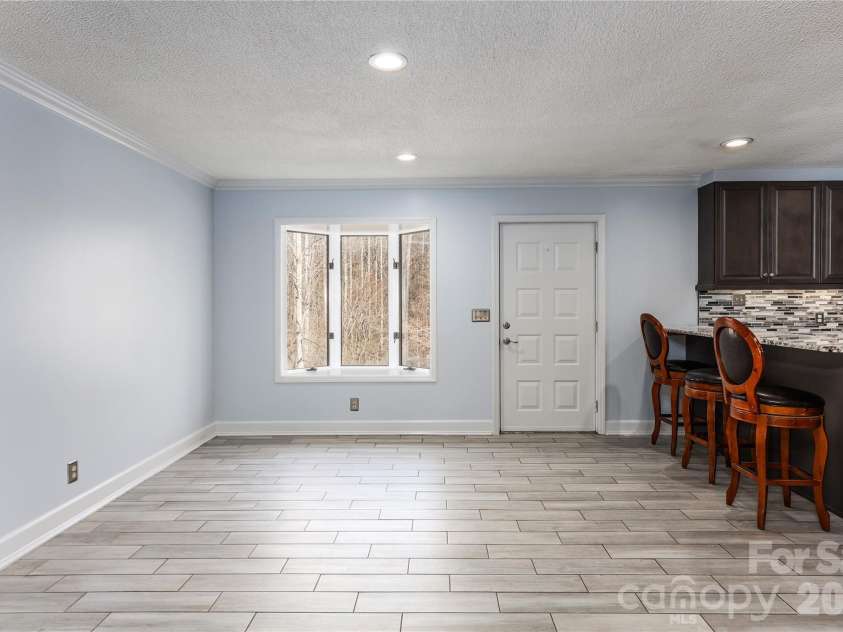 682 Cecil Street, Thomasville, NC 27360.  MLS# CAR4411361, YatesRealty ID 9827. Dining area