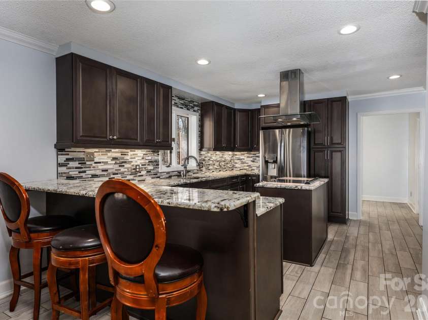 682 Cecil Street, Thomasville, NC 27360.  MLS# CAR4411361, YatesRealty ID 9827. Eat at bar