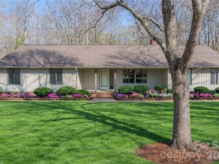682 Cecil Street, Thomasville, NC 27360.  MLS# CAR4411361, YatesRealty ID 9827. Front of home.Yard virtually enhanced