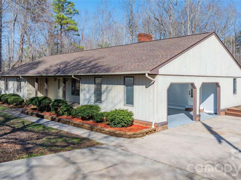 682 Cecil Street, Thomasville, NC 27360.  MLS# CAR4411361, YatesRealty ID 9827. Paved drive