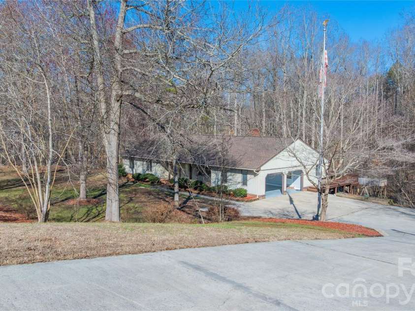 682 Cecil Street, Thomasville, NC 27360.  MLS# CAR4411361, YatesRealty ID 9827. Paved driveway