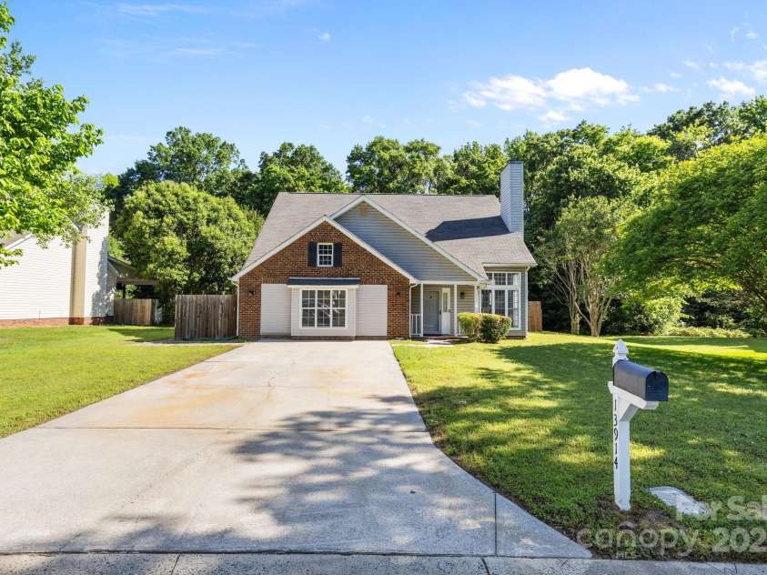 13914 Loch Loyal Drive, Charlotte, NC 28273.  MLS# CAR4251863, YatesRealty ID 9828. 