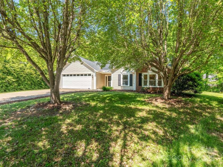 989 Thorncrest Court, Fletcher, NC 28732.  MLS# CAR4253204, YatesRealty ID 9829. 