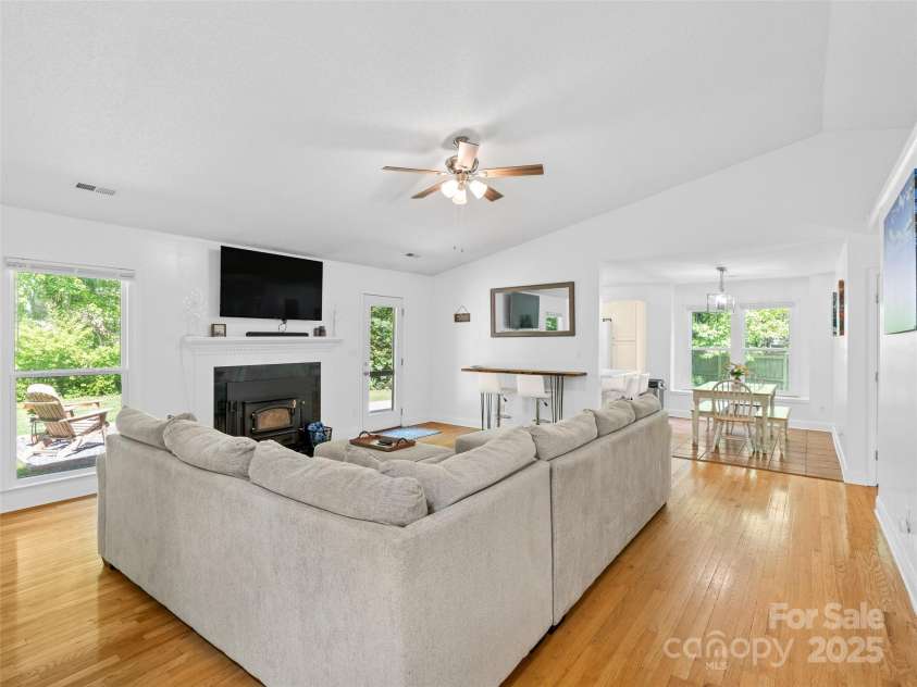 989 Thorncrest Court, Fletcher, NC 28732.  MLS# CAR4253204, YatesRealty ID 9829. 