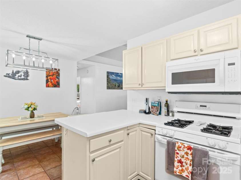 989 Thorncrest Court, Fletcher, NC 28732.  MLS# CAR4253204, YatesRealty ID 9829. 