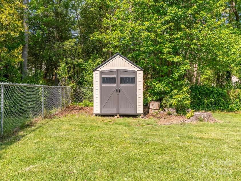989 Thorncrest Court, Fletcher, NC 28732.  MLS# CAR4253204, YatesRealty ID 9829. 