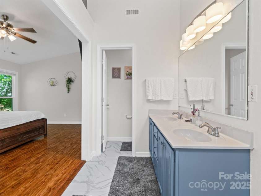 989 Thorncrest Court, Fletcher, NC 28732.  MLS# CAR4253204, YatesRealty ID 9829. Ensuite bathroom in primary bedroom