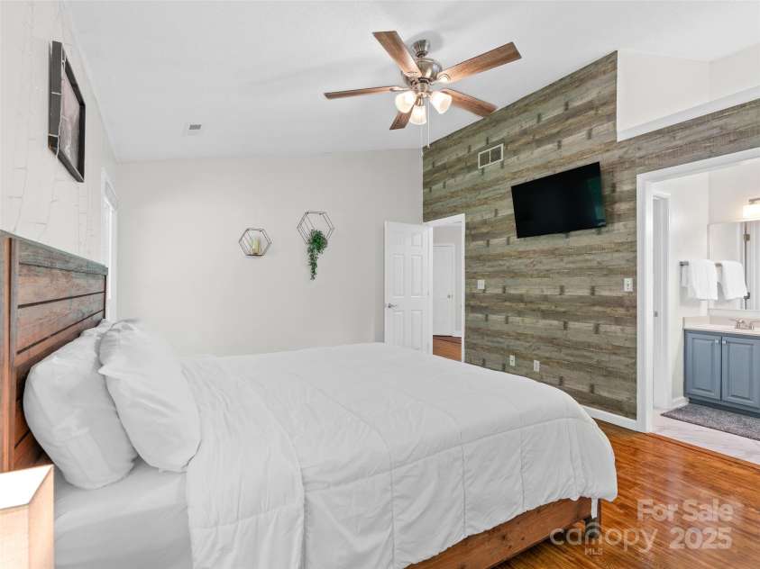 989 Thorncrest Court, Fletcher, NC 28732.  MLS# CAR4253204, YatesRealty ID 9829. Primary Bedriin