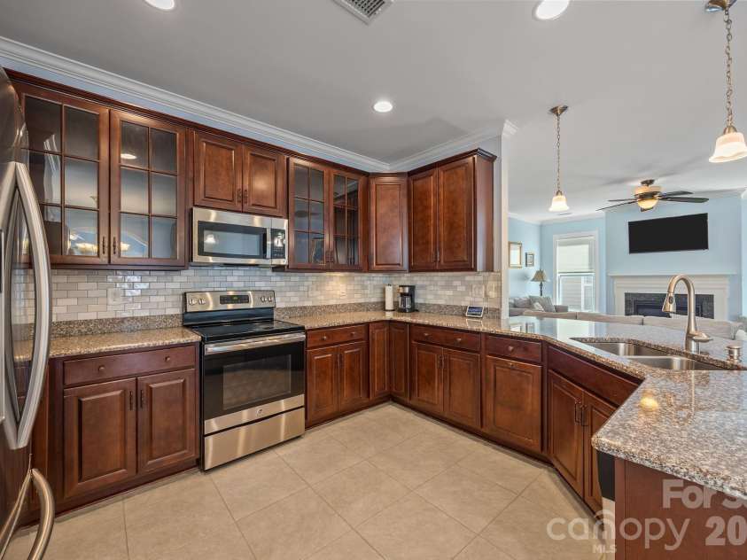 12811 Hazelbrook Lane, Cornelius, NC 28031.  MLS# CAR4360741, YatesRealty ID 9830. 