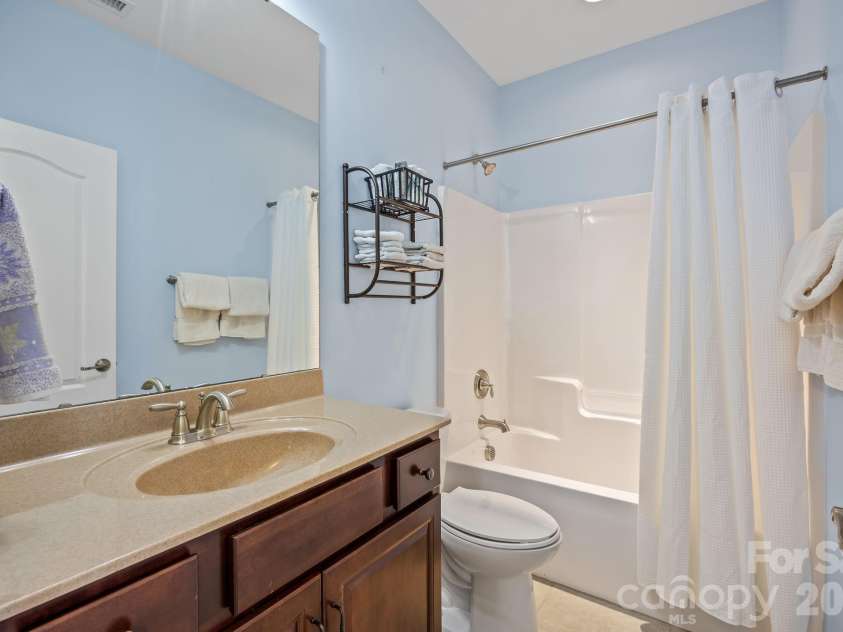 12811 Hazelbrook Lane, Cornelius, NC 28031.  MLS# CAR4360741, YatesRealty ID 9830. Full Bath