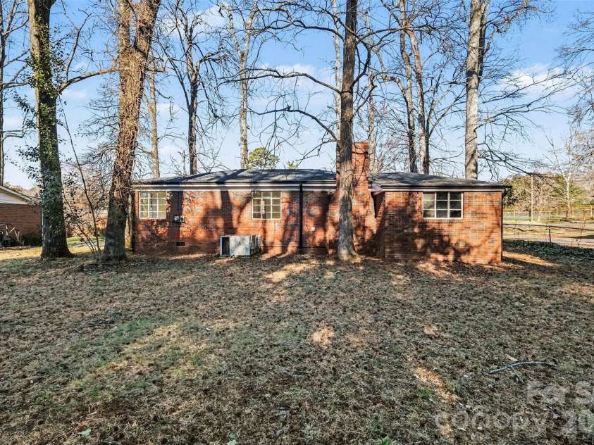 1407 Sherwood Drive, Kannapolis, NC 28081.  MLS# CAR4345181, YatesRealty ID 9832. Backyard