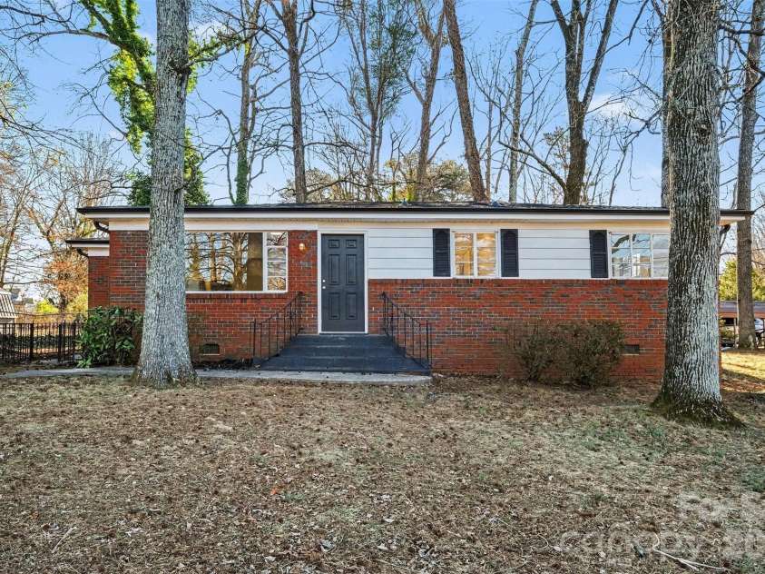 1407 Sherwood Drive, Kannapolis, NC 28081.  MLS# CAR4345181, YatesRealty ID 9832. Front