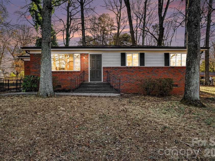 1407 Sherwood Drive, Kannapolis, NC 28081.  MLS# CAR4345181, YatesRealty ID 9832. Front