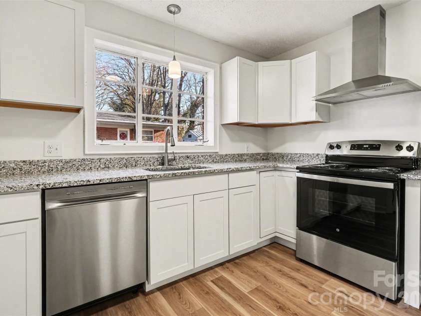 1407 Sherwood Drive, Kannapolis, NC 28081.  MLS# CAR4345181, YatesRealty ID 9832. Kitchen