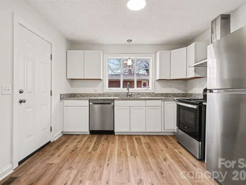 1407 Sherwood Drive, Kannapolis, NC 28081.  MLS# CAR4345181, YatesRealty ID 9832. Kitchen