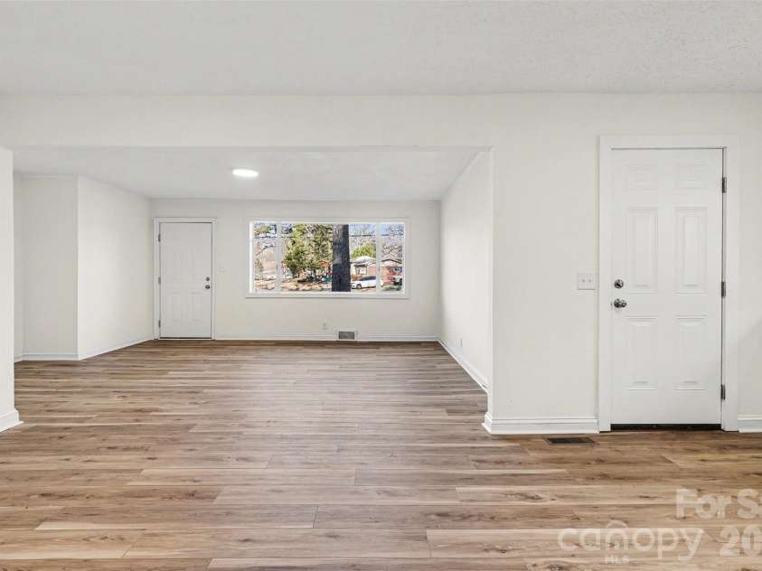 1407 Sherwood Drive, Kannapolis, NC 28081.  MLS# CAR4345181, YatesRealty ID 9832. Living Room