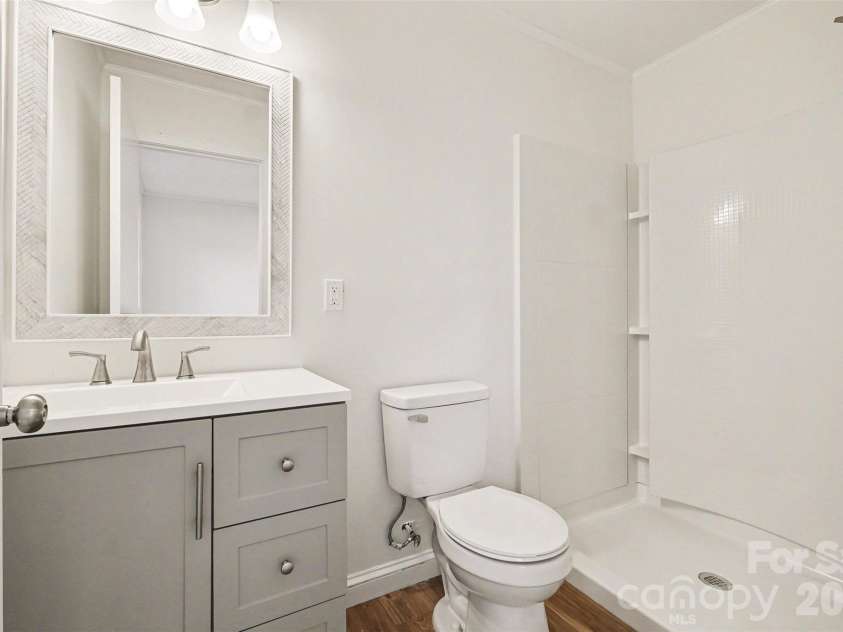 1407 Sherwood Drive, Kannapolis, NC 28081.  MLS# CAR4345181, YatesRealty ID 9832. Primary Bathroom