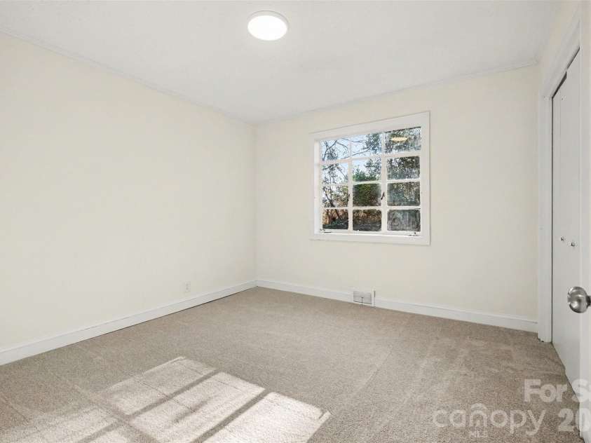 1407 Sherwood Drive, Kannapolis, NC 28081.  MLS# CAR4345181, YatesRealty ID 9832. Room