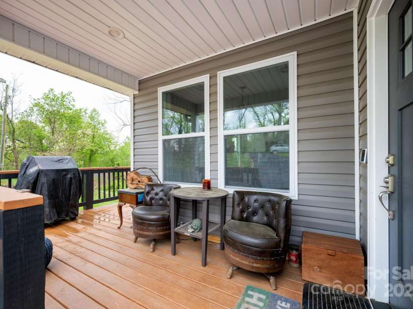 2 Rosecrest Court, Asheville, NC 28804.  MLS# CAR4253832, YatesRealty ID 9832. Covered Front Porch