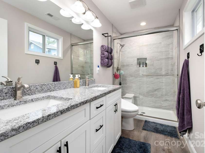 2 Rosecrest Court, Asheville, NC 28804.  MLS# CAR4253832, YatesRealty ID 9832. Primary Bathroom Ensuite