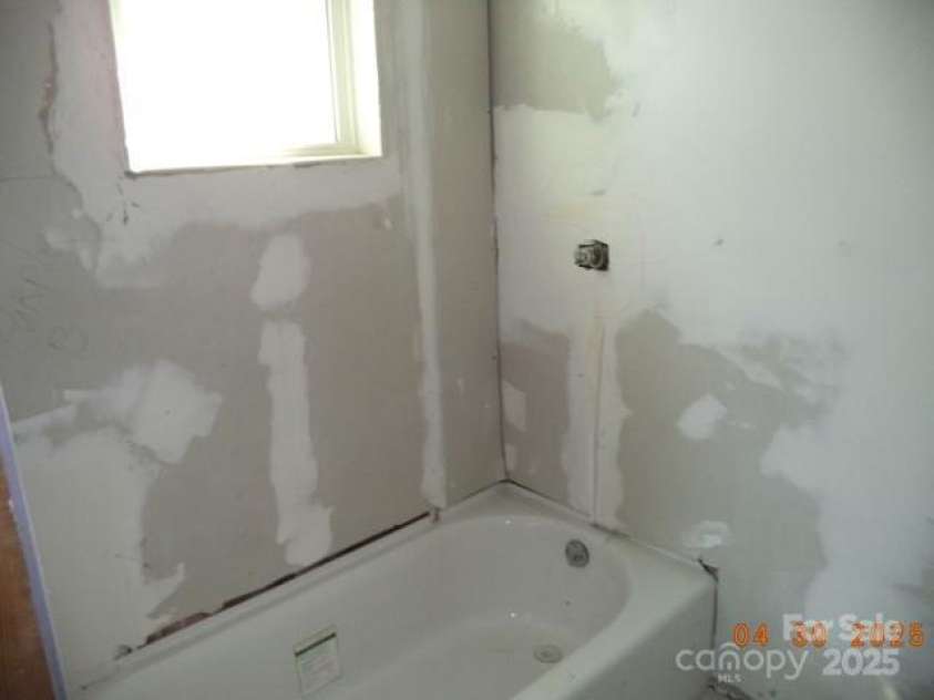 216 Rowan Avenue, Spencer, NC 28159.  MLS# CAR4253934, YatesRealty ID 9833. Bathroom