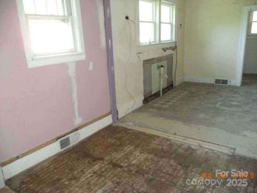 216 Rowan Avenue, Spencer, NC 28159.  MLS# CAR4253934, YatesRealty ID 9833. Kitchen