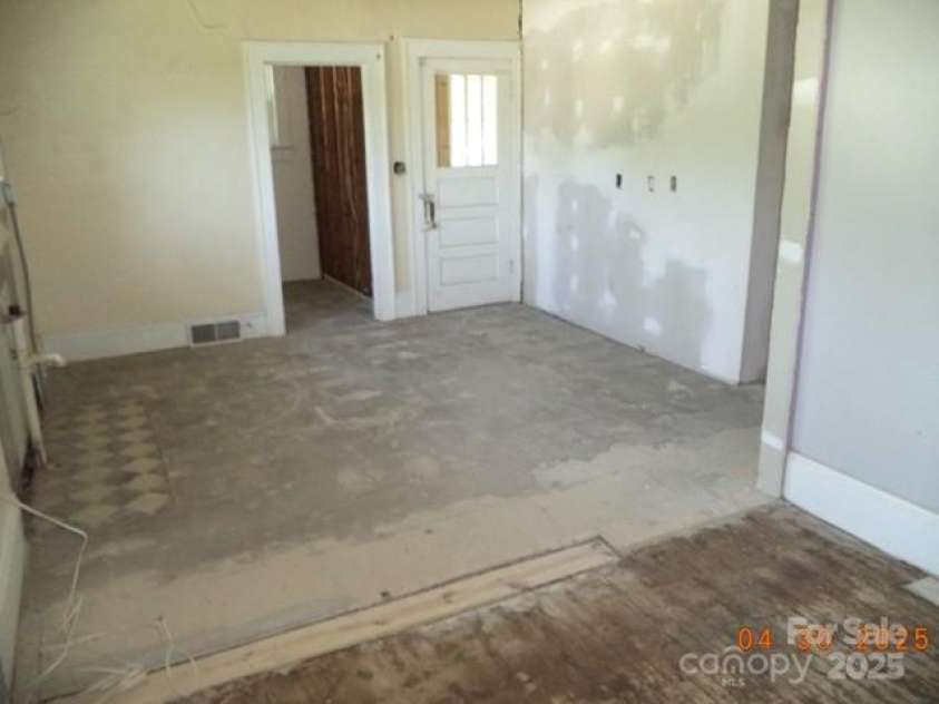 216 Rowan Avenue, Spencer, NC 28159.  MLS# CAR4253934, YatesRealty ID 9833. Kitchen