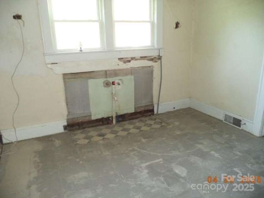 216 Rowan Avenue, Spencer, NC 28159.  MLS# CAR4253934, YatesRealty ID 9833. Kitchen