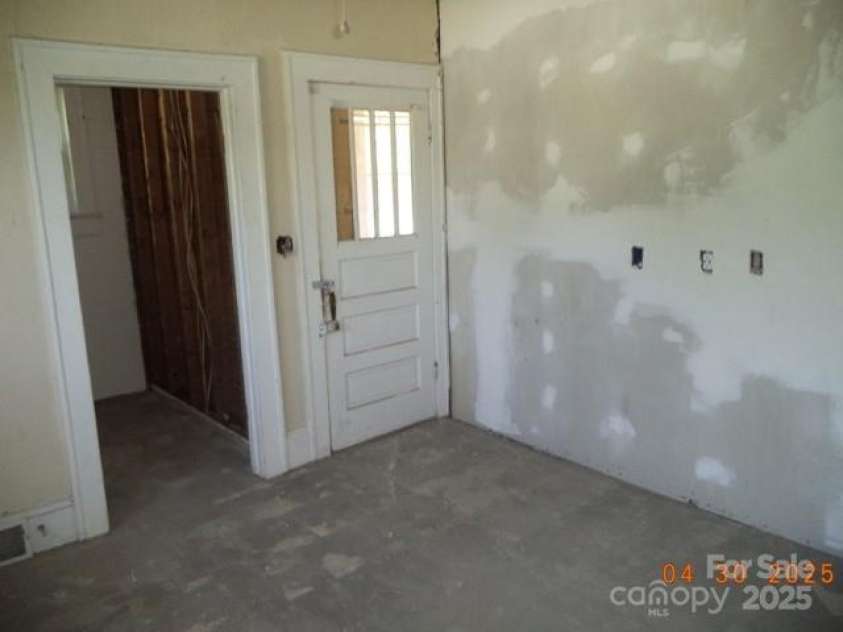 216 Rowan Avenue, Spencer, NC 28159.  MLS# CAR4253934, YatesRealty ID 9833. Kitchen