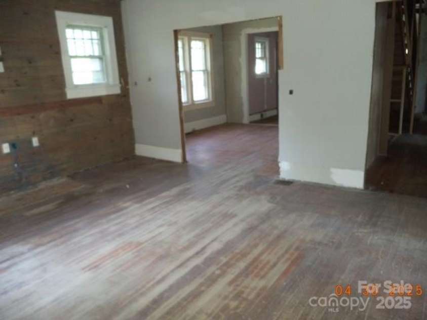 216 Rowan Avenue, Spencer, NC 28159.  MLS# CAR4253934, YatesRealty ID 9833. Living room
