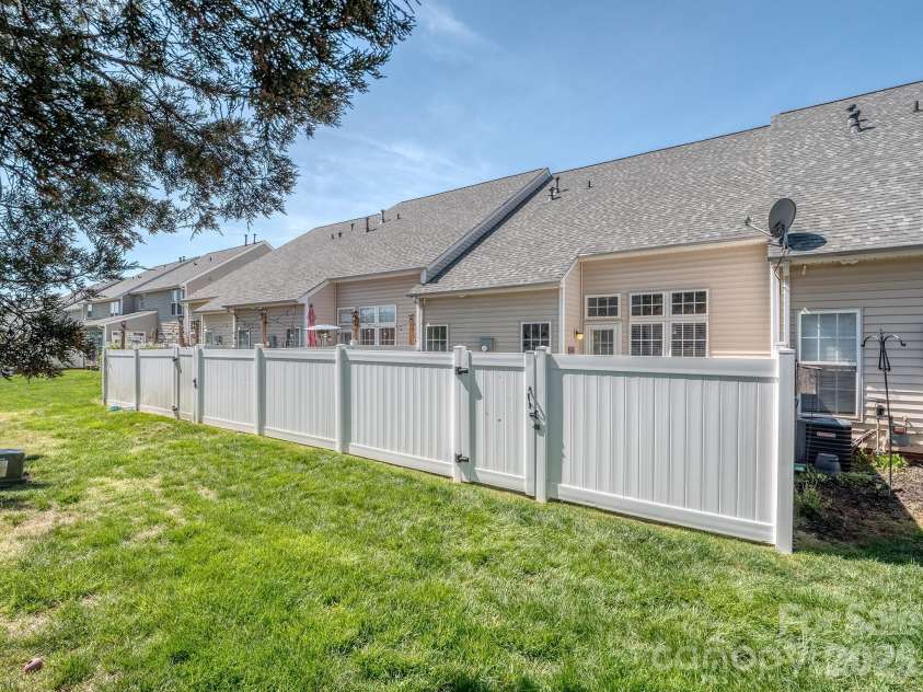 139 Snead Road, Fort Mill, SC 29715.  MLS# CAR4362207, YatesRealty ID 9835. 